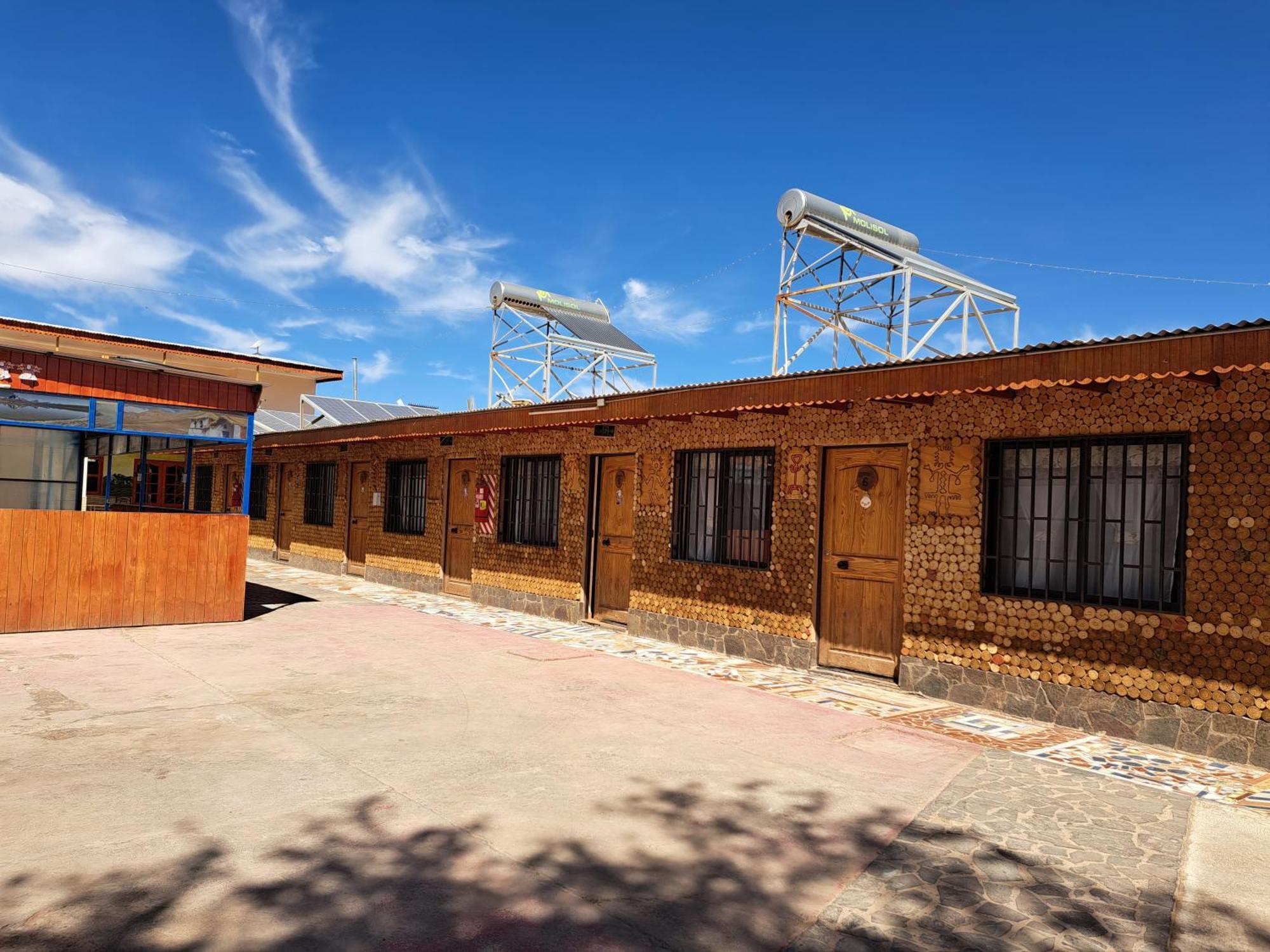 Hostal El Amigo Lucho ซานเปโดร เด อาตากามา ภายนอก รูปภาพ